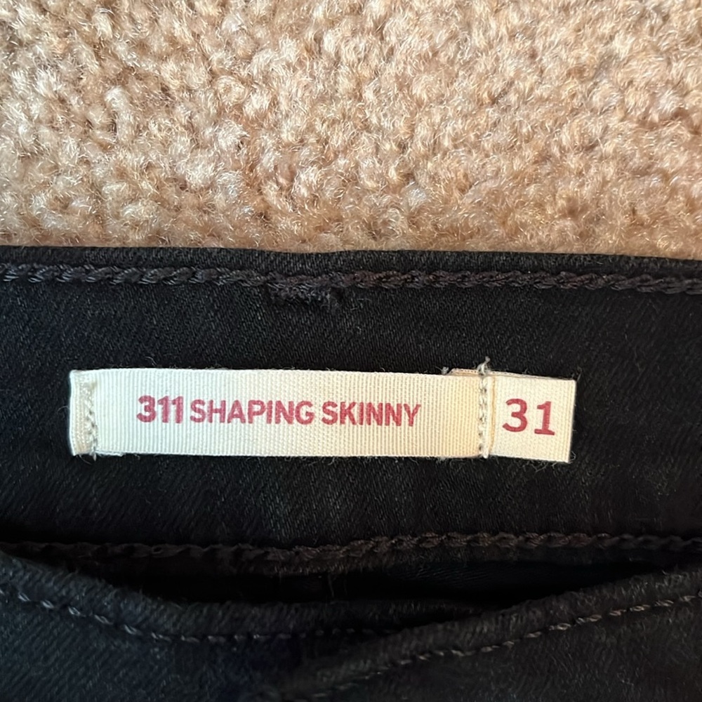 Levi’s 311 Shaping Skinny Black Jeans - Picture 4 of 7